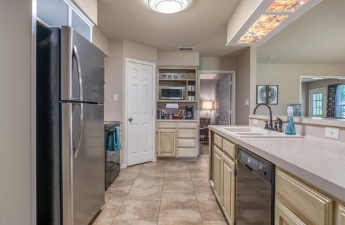 Bullard House | Well Appointed Lake Front Ranch that Sleeps 10
