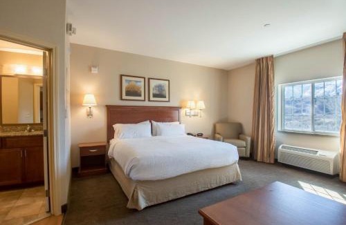 Parachute Hotel | Western Slope Suites Parachute