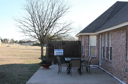 Pflugerville House | Whole house with a Texas sized lot