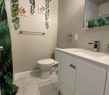 Poplar Apartment | Wild Romance Hideaway 5 MIN Away from Downtown