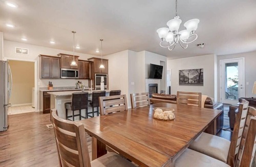 Rockrimmon House | Wild Rye, Modern | Pikes Peak Views | Near USAF