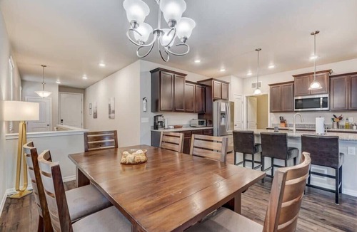 Rockrimmon House | Wild Rye, Modern | Pikes Peak Views | Near USAF