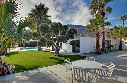 Racquet Club Estates House | Willow Run true Mid-Century Modern in Beautiful Palm Springs