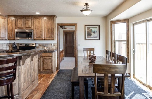 Sunset Heights House | Within Minutes Of BYU, Temples, Skiing Sleeps 18