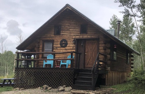 Dolores Cabin | Wolf Den Cabin is cozy and rustic that overlooks the beautiful aspens trees.