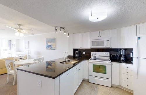 Atlantic Beach Condo | Wonderful condo with private washer/dryer, balcony, and pool/tennis