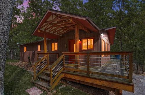 Berkeley Springs Ski Chalet | Wooded Nest, Cozy 3BR Chalet Near Spas, Downtown Berkeley Springs & Hiking