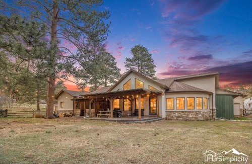 Perry Park House | Woodland Retreat 1 Acre Game Area Huge Yard