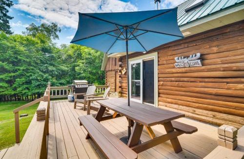 Beaver Cove House | Woodsy Beaver Cove Cabin with Deck and Fire Pit!