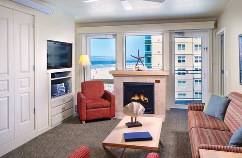 Seaside Gilbert District House | Worldmark Seaside Deluxe Unit Top 4 floors! Jetted tub, Great Pool! The Best!
