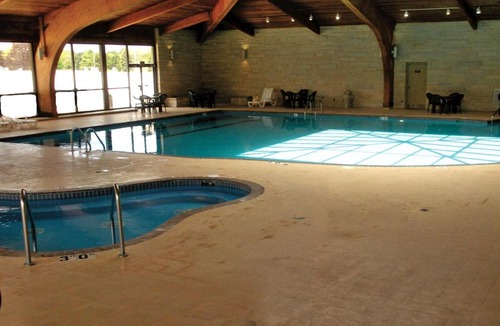 Mishicot Apartment | Year-Round Relaxing Golf Resort and Conference Center