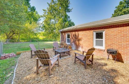 York House | York Farmhouse Hideaway Near Lake Redman