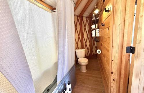 Orderville House | Yurt Overlook #7 with AC and Private Bath 2 Kings