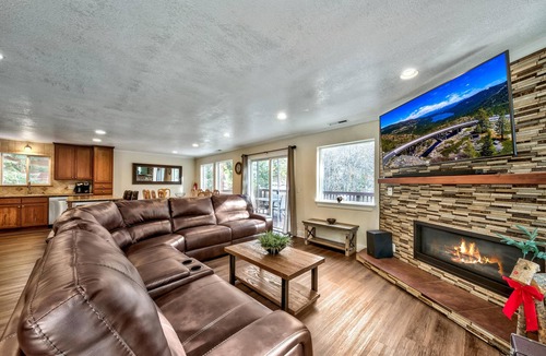 Round Hill Village House | Zephyr Cov 5BR4BA -Pool,Spa,Steam Rm,5 Min 2 Ski