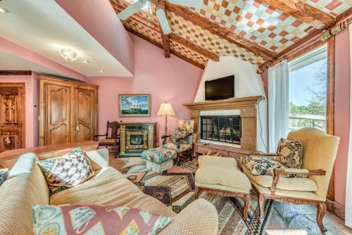 Cloudcroft Home w/Fireplace Near Downtown!