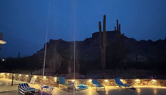 Spacious 5 bed/5 bath house at Superstition Mountains. Hiking. Pool. Spa. Views!