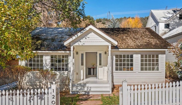 Unique Downtown Basalt Cottage