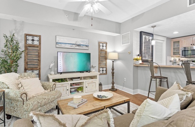 1BR Condo at Baytowne! Steps to Wharf, Tropical Pool & Hot Tub, Balcony View.