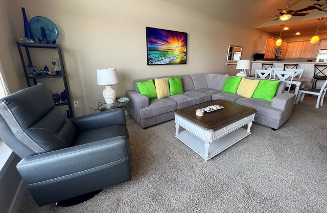 2 Bed/2Ba 4th Floor Condo with vaulted ceilings, upscale furnishings and fabulou