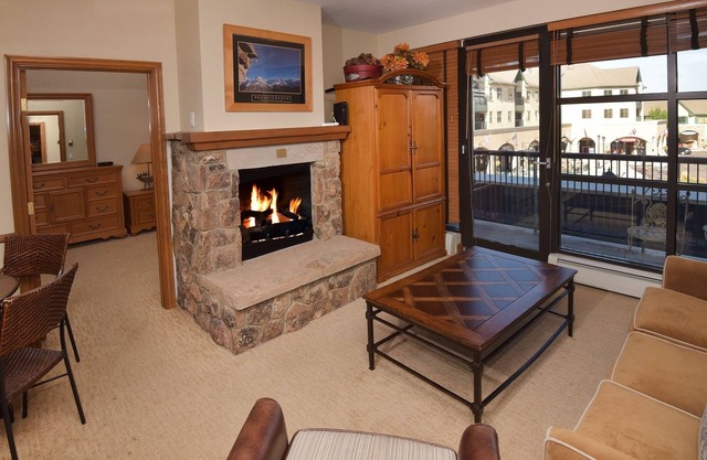 2 Bedroom/2 Bathroom Chapel Square by RedAwning