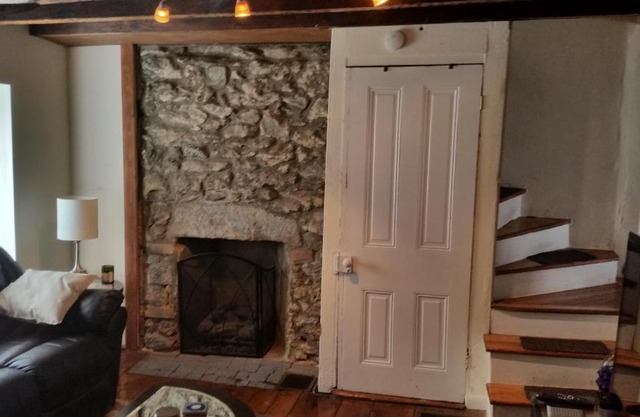 2 BR Cozy Trinity home Manayunk Phila