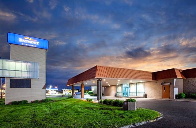 2-Star Hotel ∙ Baymont by Wyndham Northwood