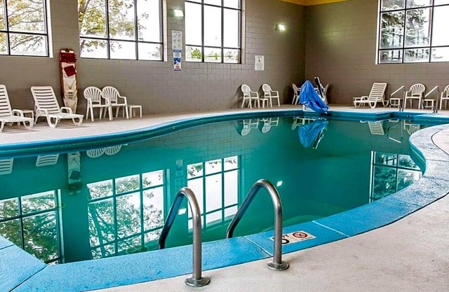2-Star Hotel ∙ Clarion Inn I-94 near Expo Center