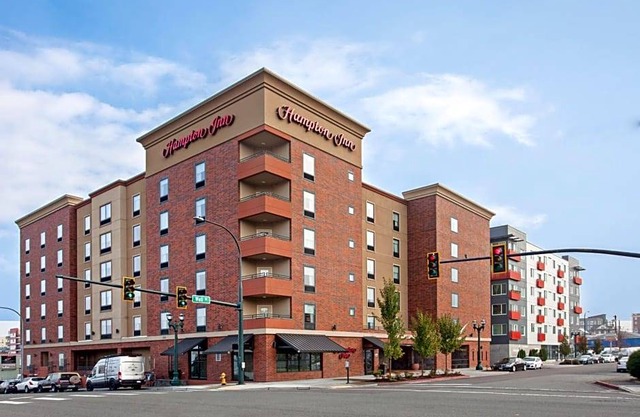 2-Star Hotel ∙ Hampton Inn Seattle/Everett Downtown