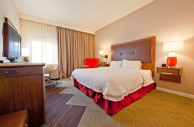 2-Star Hotel ∙ Hampton Inn Taos