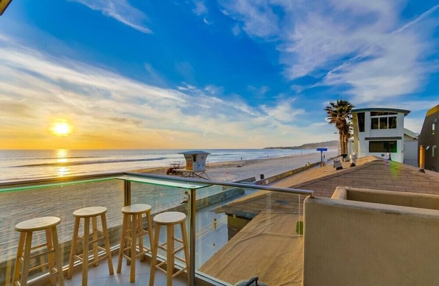 2 Story + Ocean Front + AC + Exclusive View Balcony