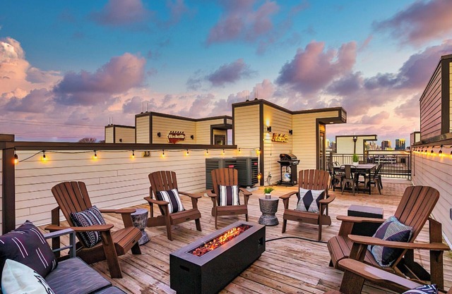 20 🛌 BEDS | 🏡 🏡 2 SIDE BY SIDE | LARGE ​🎉 CELEBRATIONS |🌃 VIEWS| POOL 🎱