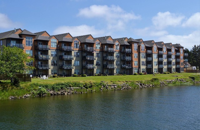 2Bed/2Bath Upscale, River Front Condos. Close to Beach & Convention Ctr
