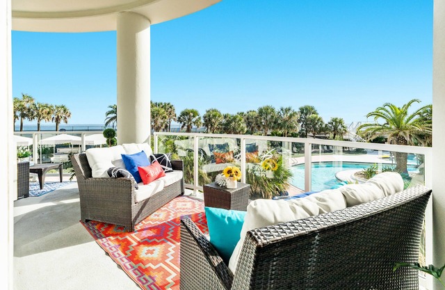 2nd Floor Beachfront Condo - Elevator, Private Balcony, POOL, Lazy River & more