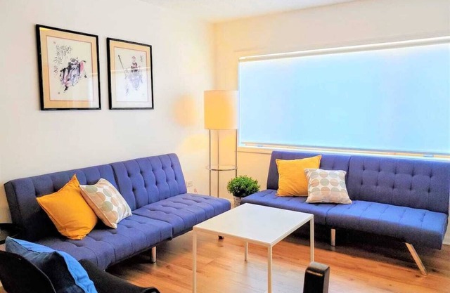 3 #3A - 3 Bedroom Condo w Parking - Chinatown, McCormick Place, Wintrust Arena