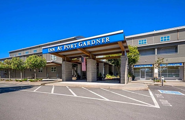 3-Star Hotel ∙ Inn at Port Gardner, Ascend Hotel Collection