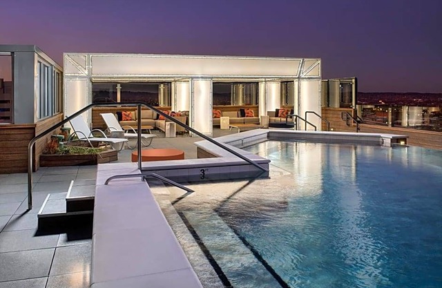 3-Star Hotel ∙ Embassy Suites By Hilton Knoxville Downtown