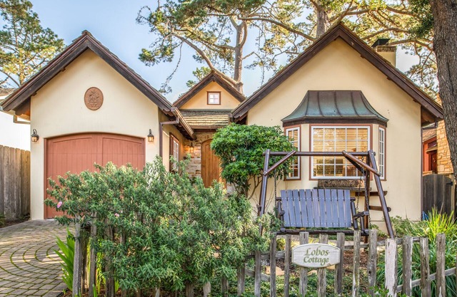 3802 Lobos Cottage ~ Quiet Area, Walk Everywhere