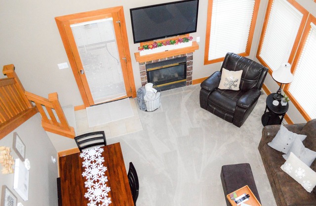 5BR/4BA Luxury Boyne Mountain Condo. Ski-In/Ski-Out & Walk to Lodge & Spa.