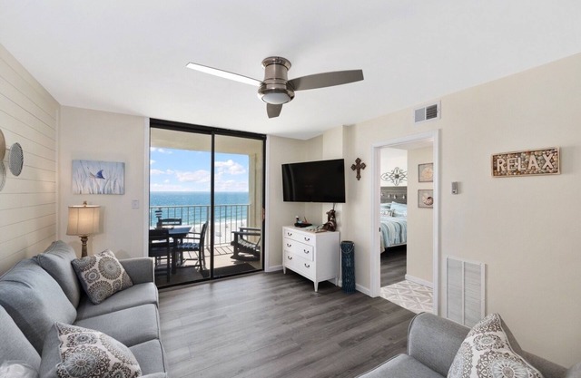 607 Sunswept 2/2 *Newly Renovated Coastal Condo with Amazing View*