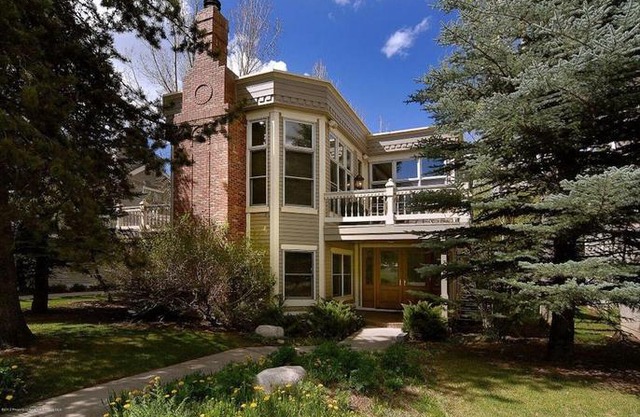 720 Bleeker St W (203146-7808) - 5 Br Home
