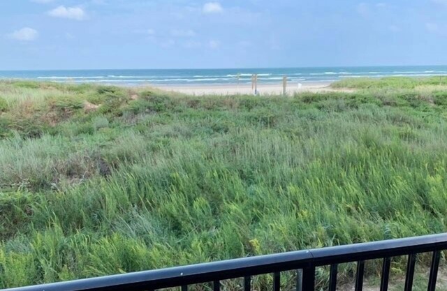 Adorable Ground Floor Condo with Heated Pool, Hot Tub, Tennis Court & Direct Beach Access!