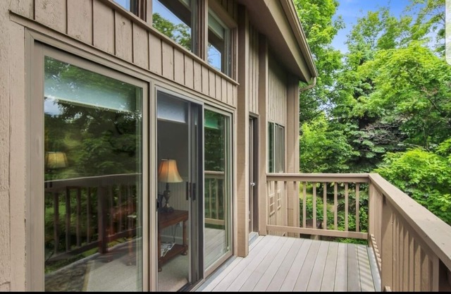 🌞August visits open! 2br/2ba Condo-❤️location, Wifi, private deck,sleeps 6!