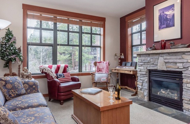 Available for Fall Getaways! Charming Condo at Grand Sierra Lodge with Shared Hot Tub and Pool!