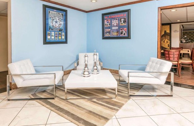 Baymont by Wyndham Arlington At Six Flags Dr