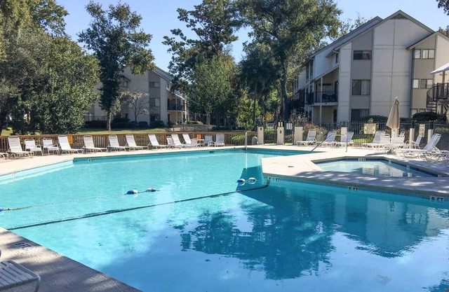 Beach escape at Springwood Villa Condos with pool & tennis - walk to beach