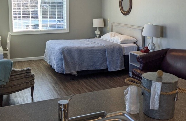 Beach Harbor Resort - Studio Cottage