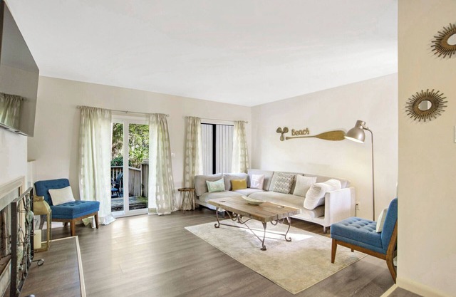 Beachwalk 125 - 3 Bedroom Renovated Townhouse