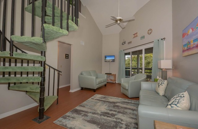 Beautiful and Quiet 2 Bedroom Condo - SV267