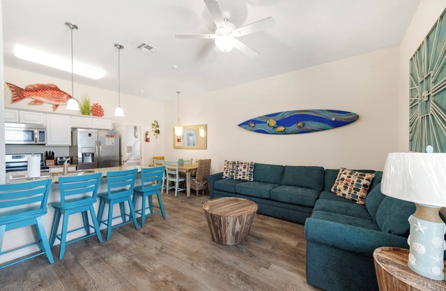 Beautiful Beachside Townhouse w/Gulf Views, Across the street from the Beach