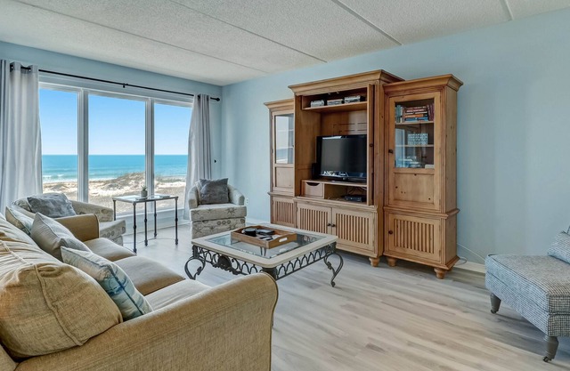 Beautiful Oceanview, just steps to the beach. Oceanfront Balcony, pool.